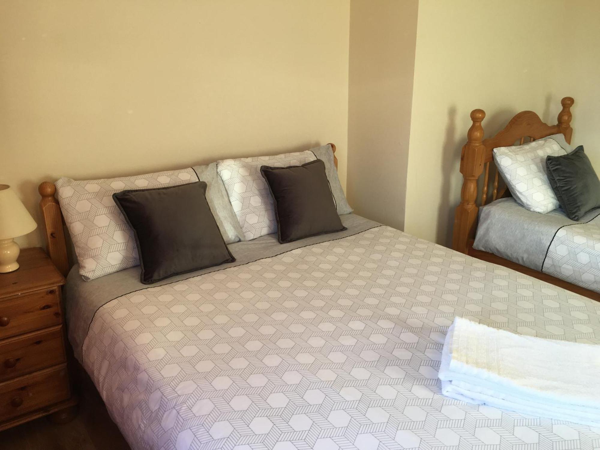 Private Double Rooms & Twin Rooms Rahoon 戈尔韦 外观 照片