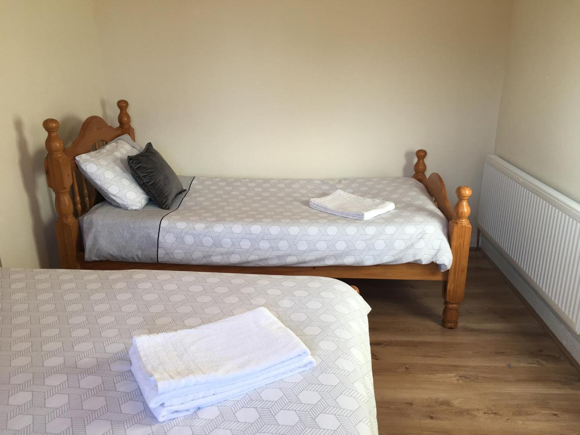 Private Double Rooms & Twin Rooms Rahoon 戈尔韦 外观 照片