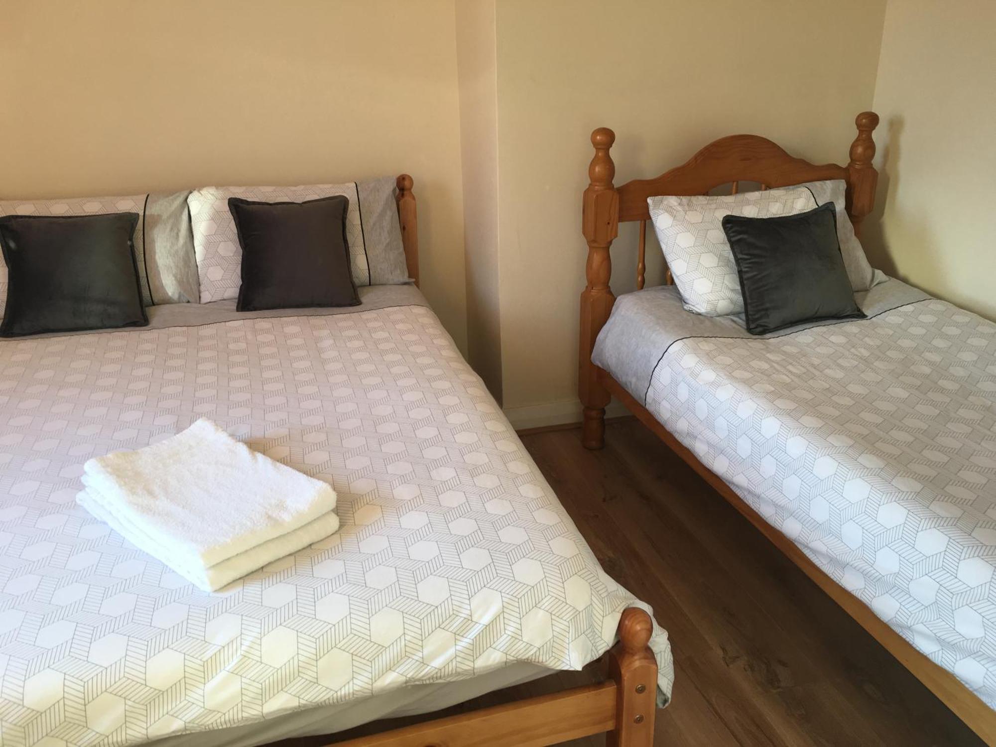 Private Double Rooms & Twin Rooms Rahoon 戈尔韦 外观 照片